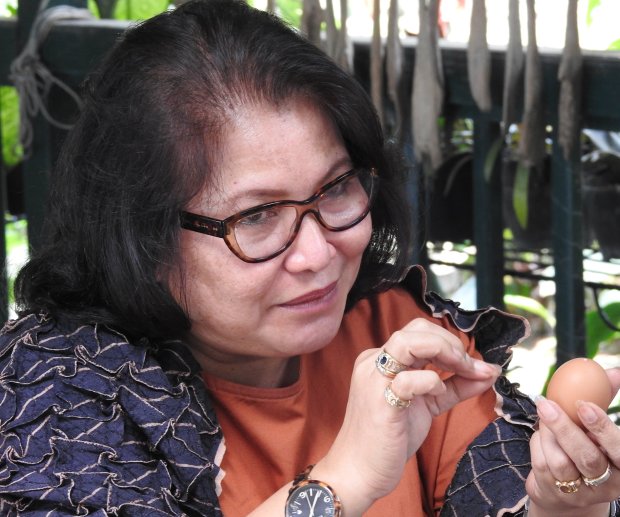 Mba Lita Jonathans, sang empunya La Lita dan seniman cangkang telur Indonesia